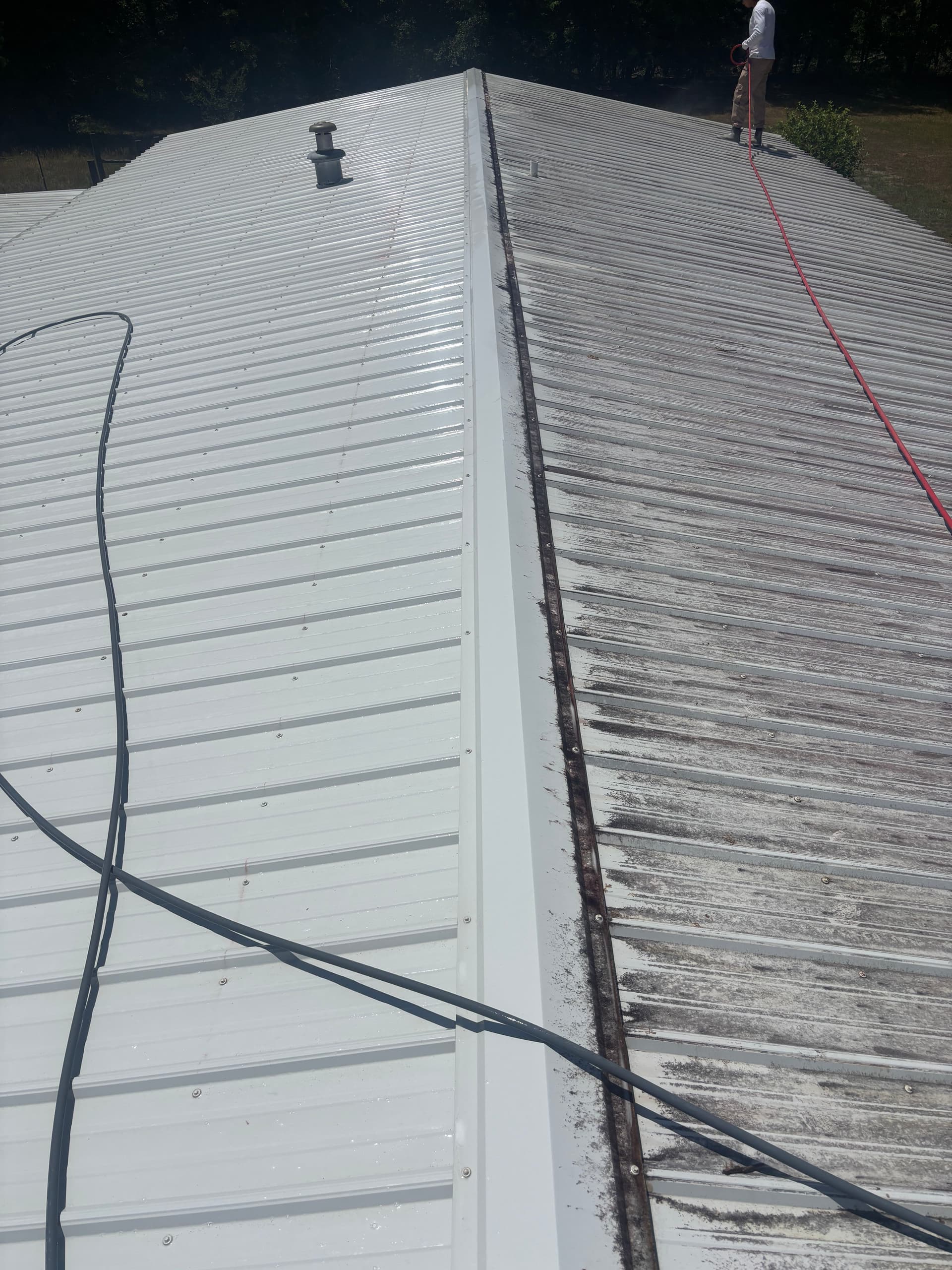 Metal Roof Washing That Actually Gets the Job Done image